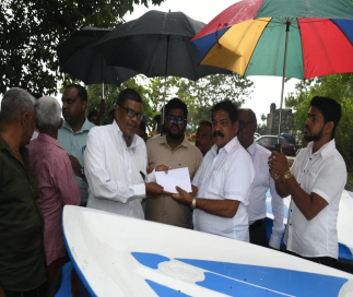 With the aim of restoring the livelihoods of the fishing community in the Batticaloa District affected by Cyclone “Ditwa,” the Minister of Fisheries, Aquatic and Ocean Resources, Hon. Ramalingam Chandrasekhar, undertook a special official visit to the dis