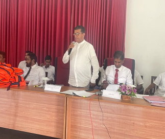 හික්කඩුව ධීවර ප්‍රජාවගේ වෘත්තීය සුරක්ෂිතතාව වෙනුවෙන් නියෝජ්‍ය අමාත්‍ය රත්න ගමගේ මහතාගේ ප්‍රධානත්වයෙන් ජීවිතාරක්ෂක කබා ප්‍රදානය කෙරේ